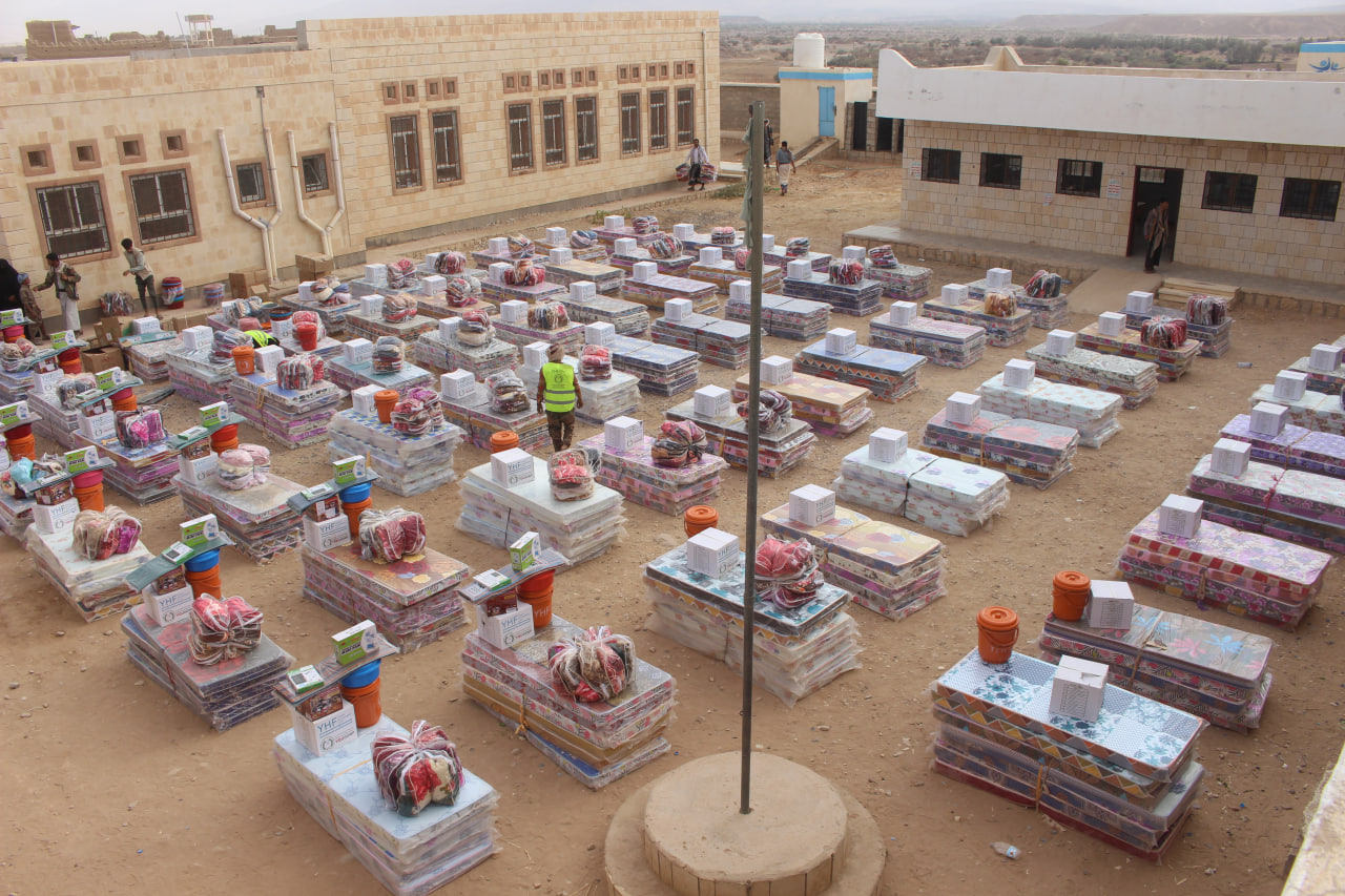 توزيع حقائب المواد غير الغذائية للأسر النازحة في مديرية مجزر، عزلة الاشراف – محافظة مارب