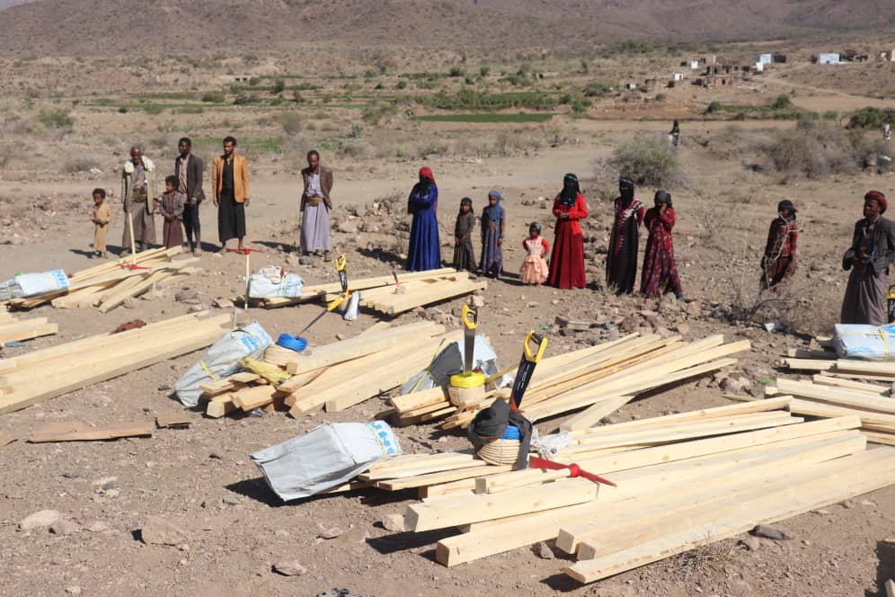 تدشين توزيع 1000 خيمة ايوائية للنازحين في مخيمات مديريات محافظة صنعاء