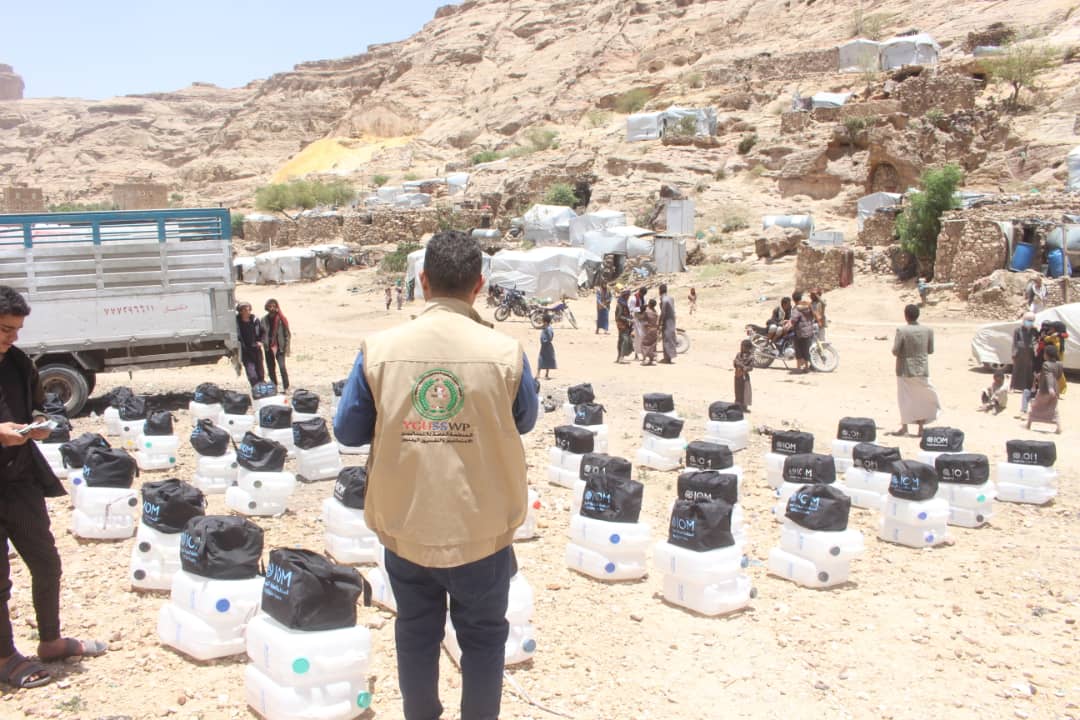 استمرار الاستجابة الطارئة في مواقع النزوح – توزيع حقائب النظافة ودبّات المياه في مديريات همدان وبني حشيش والحيمة الخارجية وبلاد الروس وسنحان في محافظة صنعاء