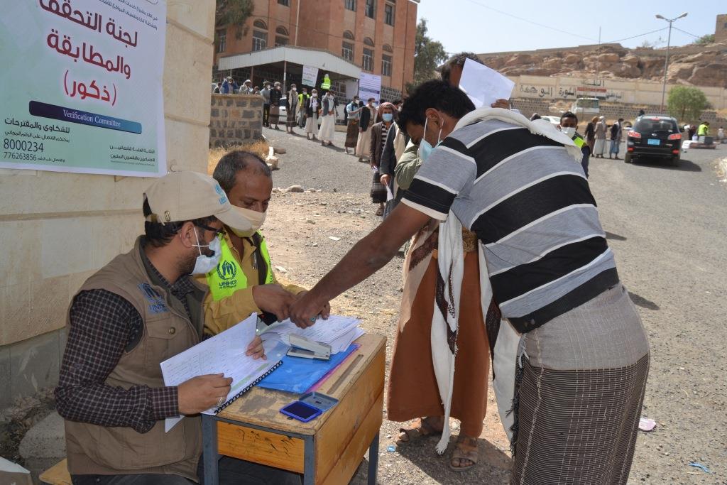 المركز المجتمعي للنازحين بمحافظة صنعاء يوزع مساعدات ايوائية لعدد 253 أسرة الاشد ضعفاً في مديرية بني حشيش: